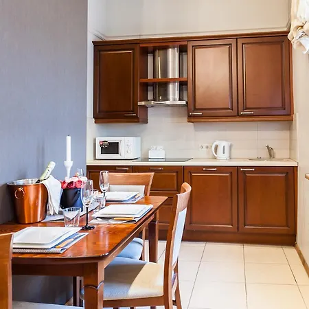 1 X Free Parking X Self Check In Apartment