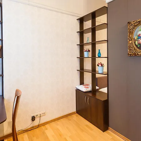 1 X Free Parking X Self Check In Apartment *